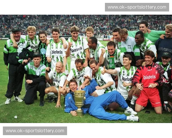 莱茵河德比：法兰克福与门兴格拉德巴赫的足球史诗